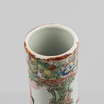 A "Rose medallion" porcelain vase with cover, China, Kanton, Qing dynasty, second half of the 19th century.