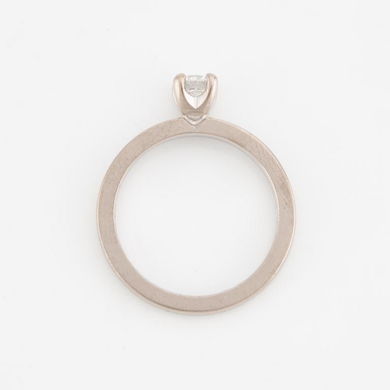 Ring, 18K white gold with brilliant-cut diamond.