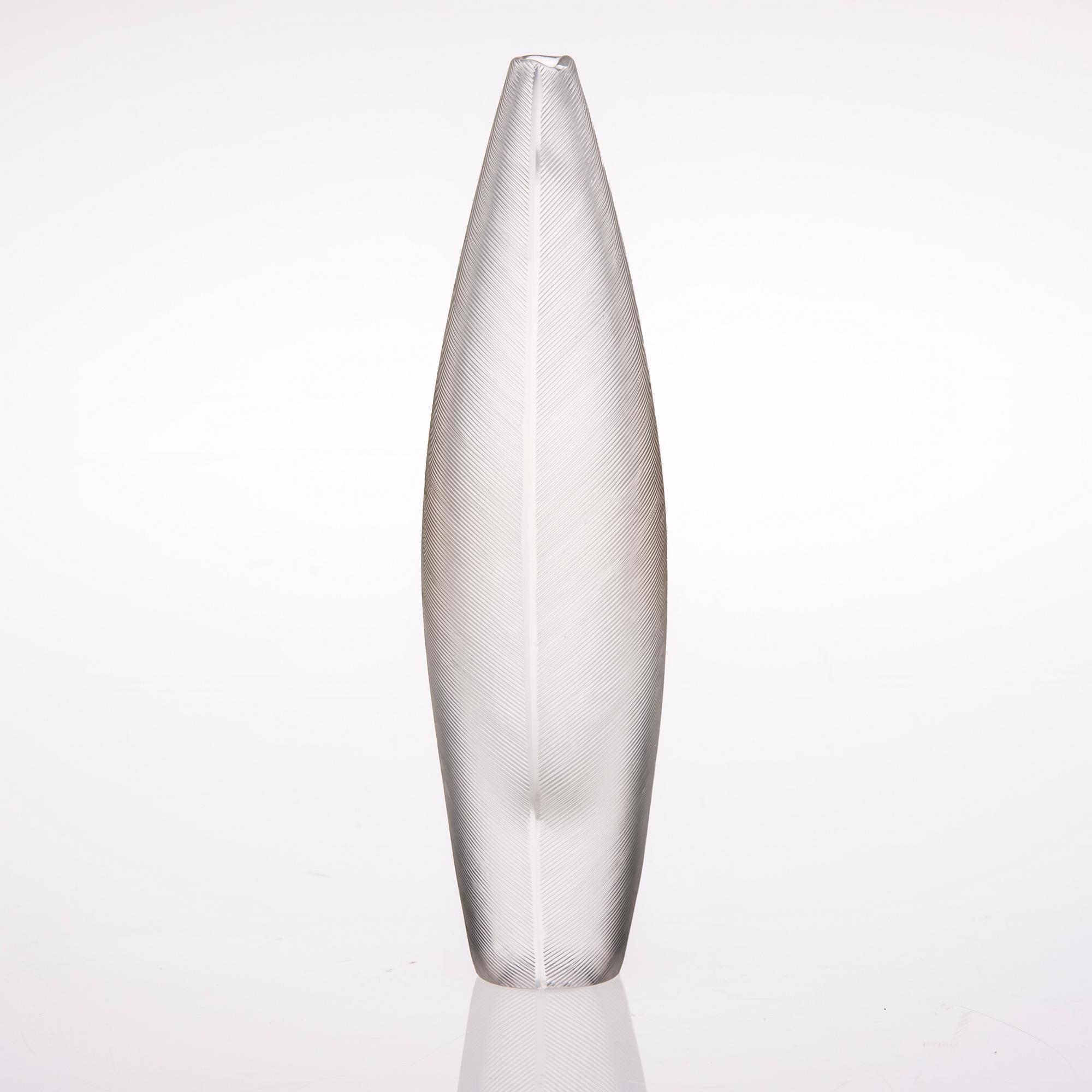 KONSTGLAS, 2 st, sign. Tapio Wirkkala 3122 respektive Iittala -55.