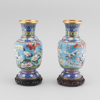 One pair of Japanese cloisonné vases from 20th century.