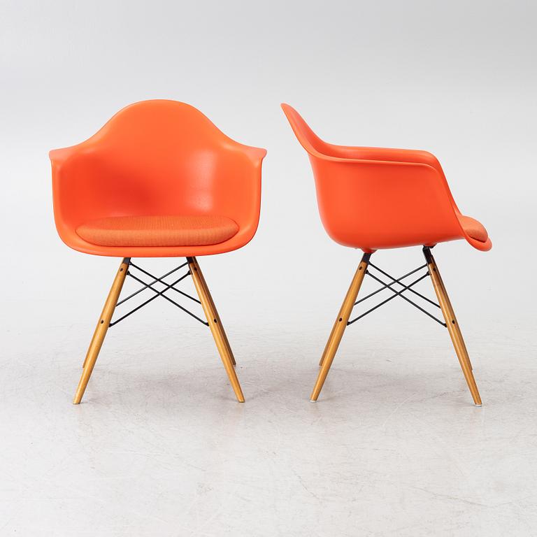 Charles & Ray Eames, karmstolar, 6 st, "Plastic armchair DAW", Vitra.