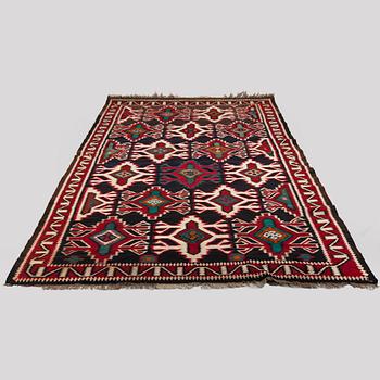 Matto, Kelim, päivätty. Noin 305 x 175 cm.