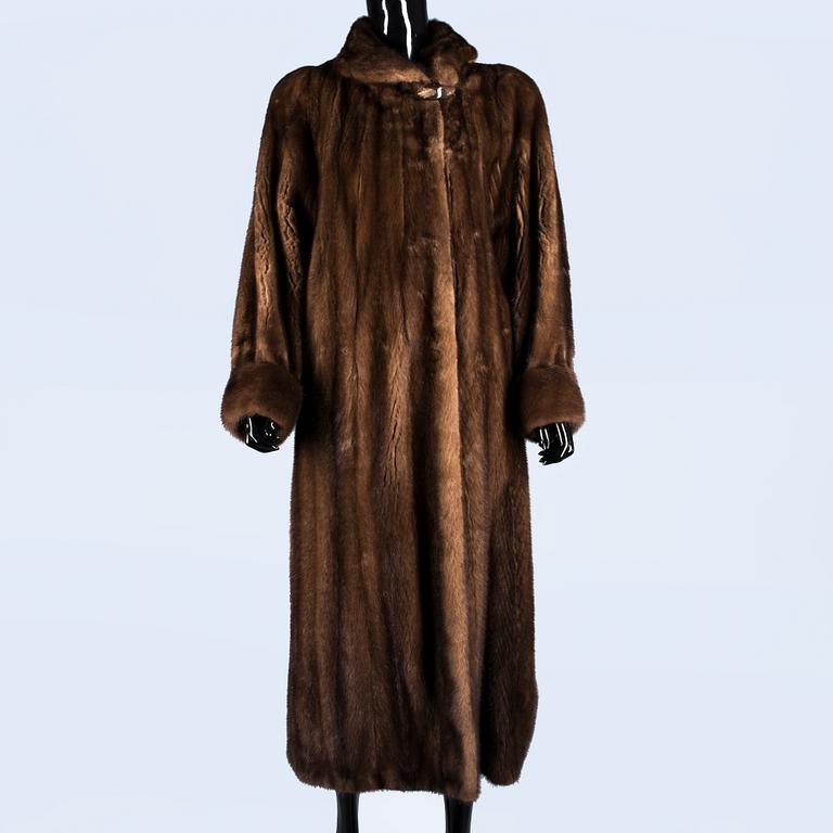 PÄLSKAPPA, Saga Mink.