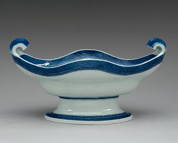 A blue and white jardiniere, Qing dynasty, Jiaqing (1796-1820).