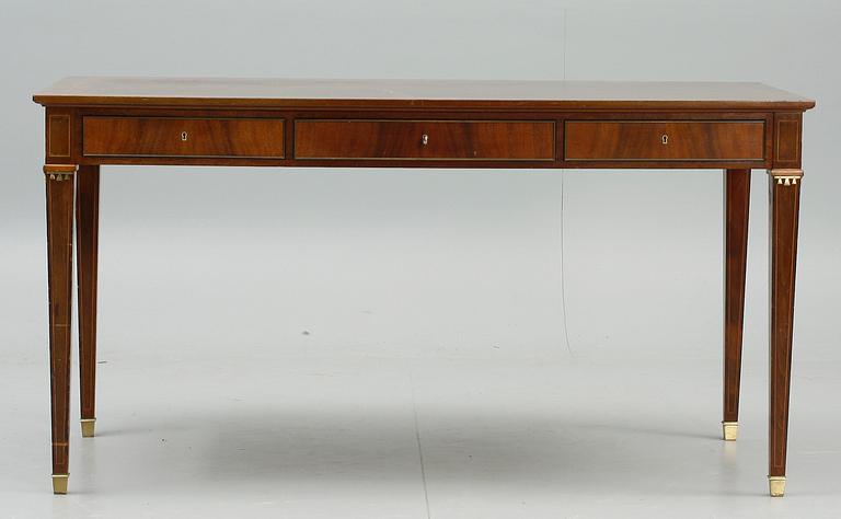 SKRIVBORD, gustaviansk stil. 1900-tal.