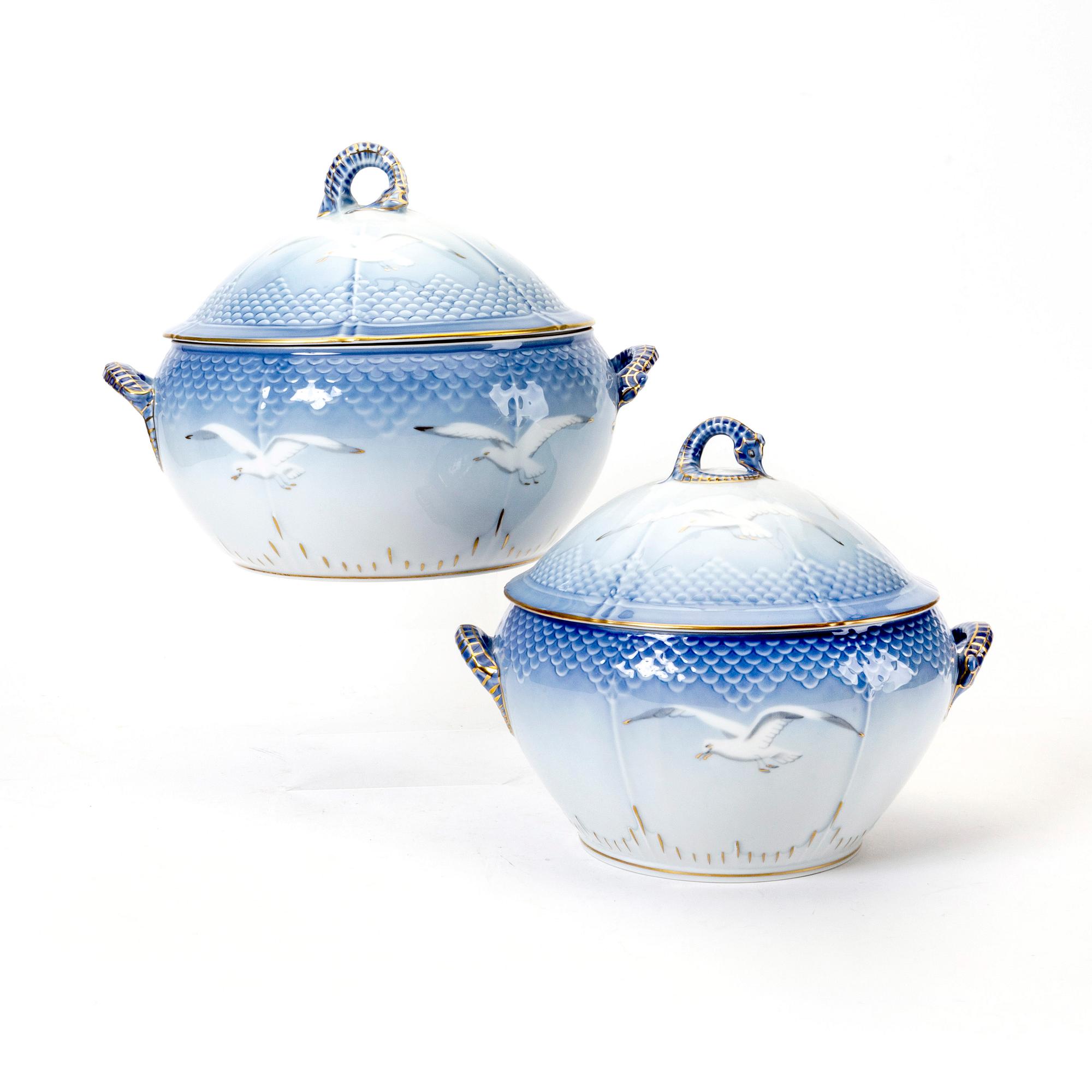 A 136 pcs Måsen dinner service Royal Copenhagen and Bing & Grondahl Denmmark.