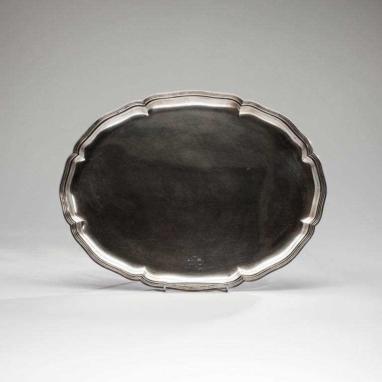 BRICKA, silver, Stockholm 1927. Vikt 734 g.
