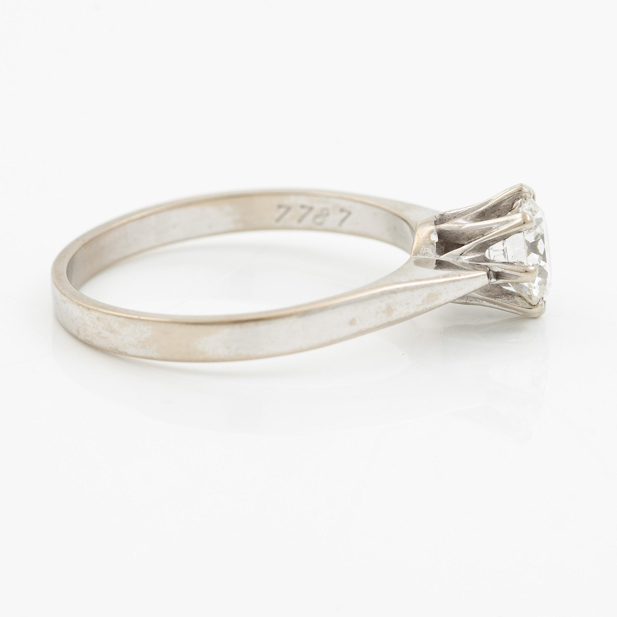 Ring in 18K white gold set with a brilliant-cut diamond weighing 0.84 ct according to the engraving.