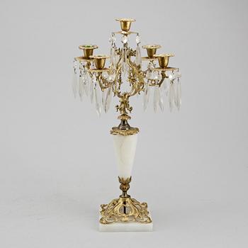 KANDELABER, Oscariansk, alabaster samt metall, 1800-talets senare hälft.