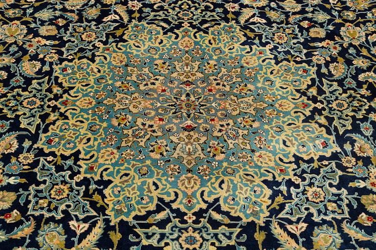 A carpet, Kashan, ca 479 x 345 cm.