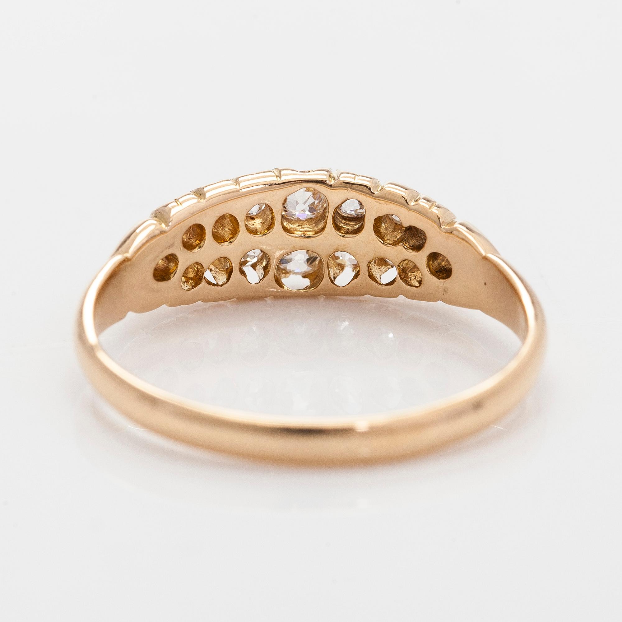 Ring, 18K guld och diamanter, England.