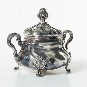 A Norwegian silver Rococo style coffee pot, cream jug, and sugar bowl, Norsk Filigransfabrikk, Oslo circa 1920.