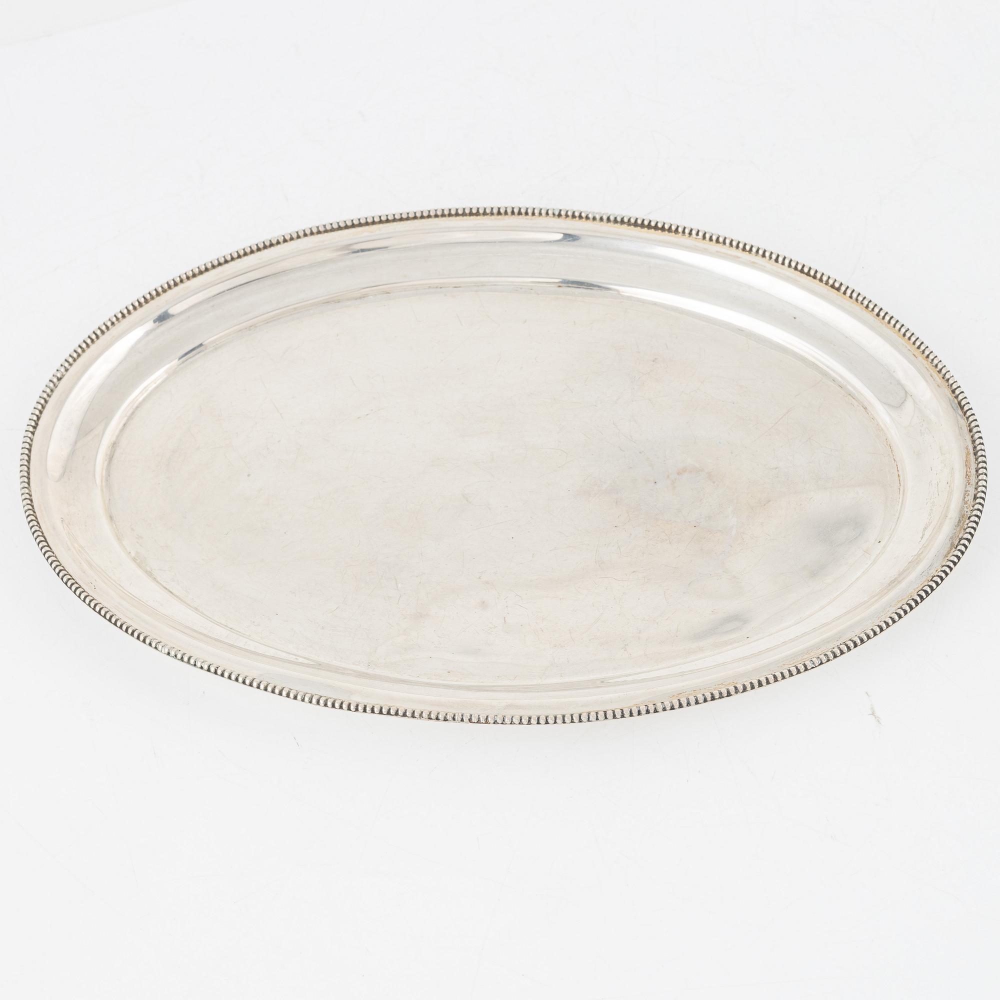A silver bowl and a tray, including CG Hallberg, Stockholm, 1909.