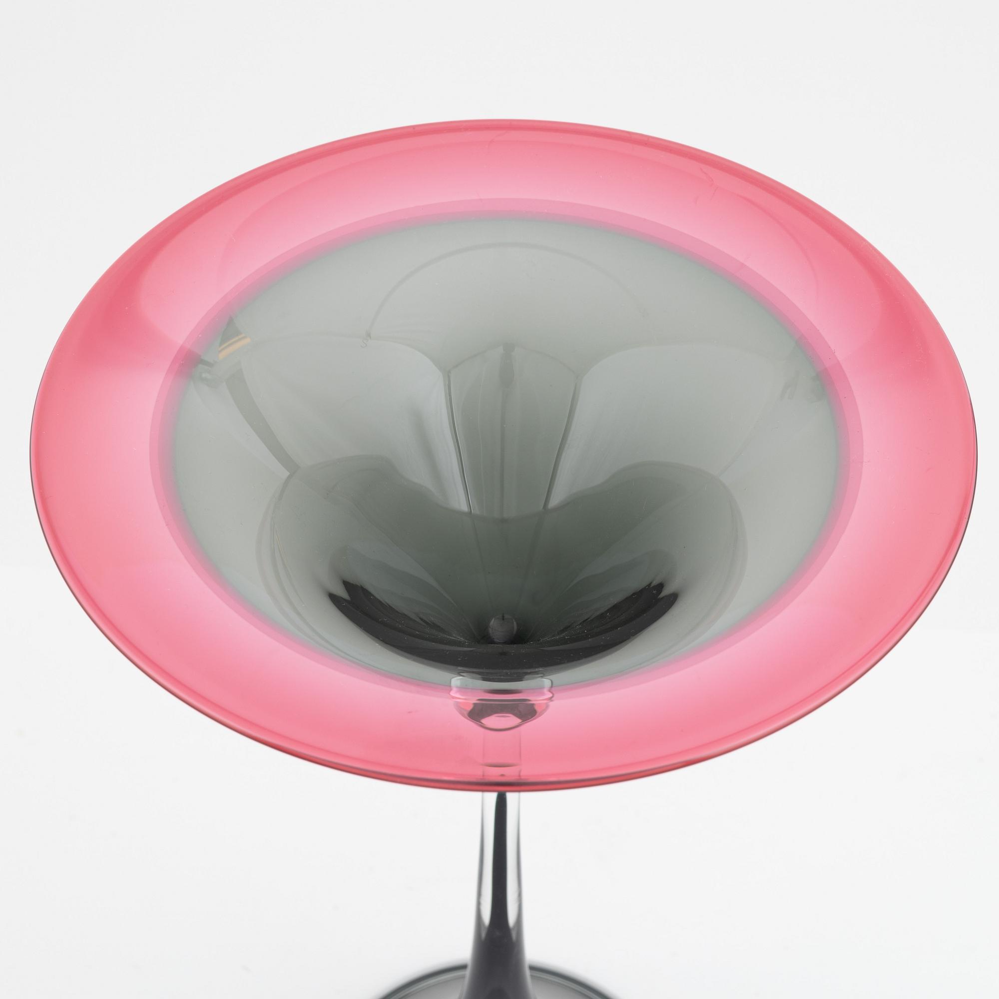 Wilke Adolfsson, a glass cup, Sweden, signed and dated 1986.