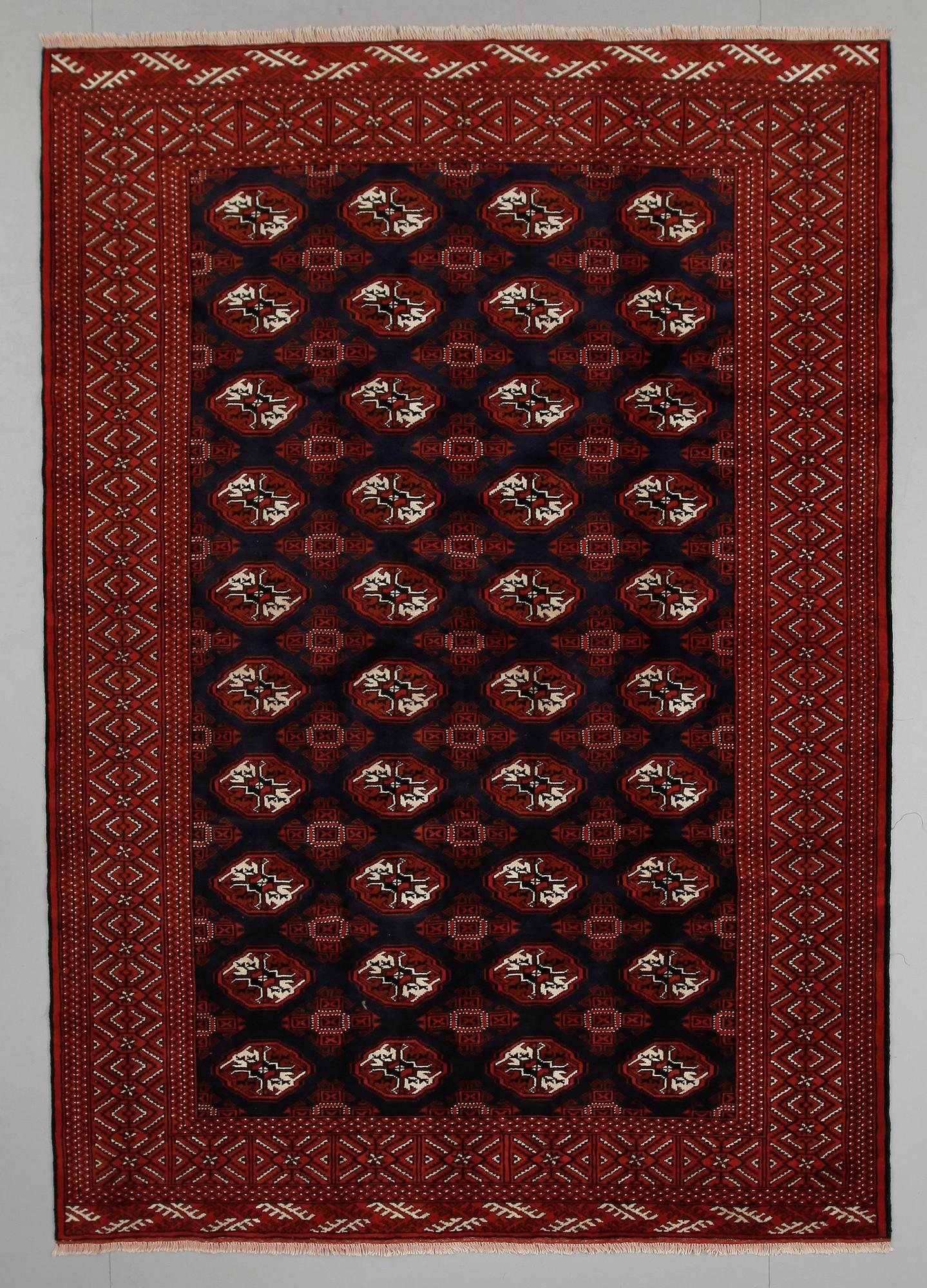 MATTA, Turkmen, ca 287 x 203 cm.