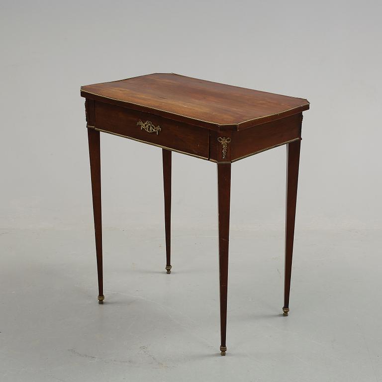 BORD, mahogny, sengustavianskt, omkring 1800-talets mitt.