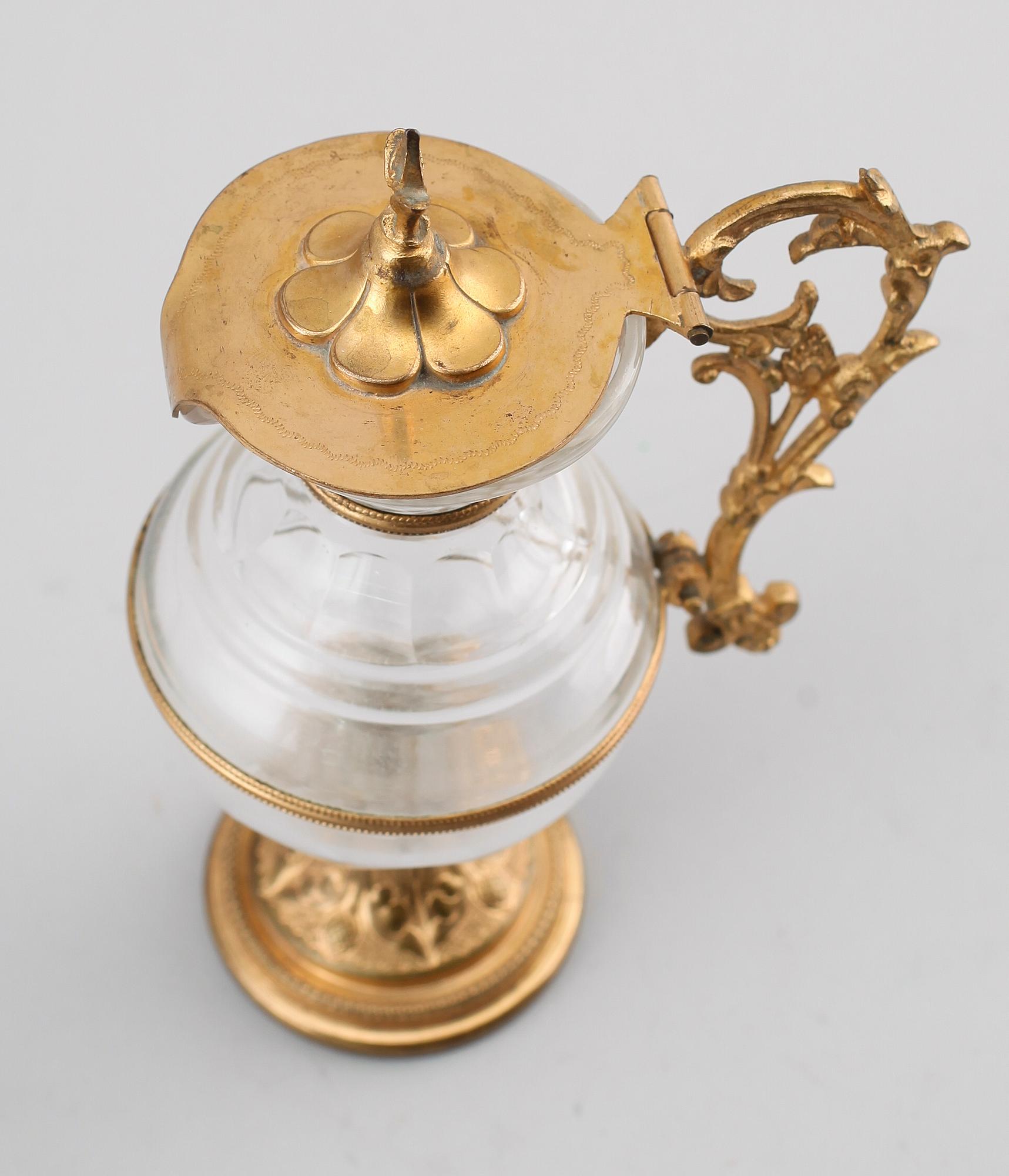 FLAKONG, glas och förgylld metall, Frankrike, 1800-talets andra hälft.