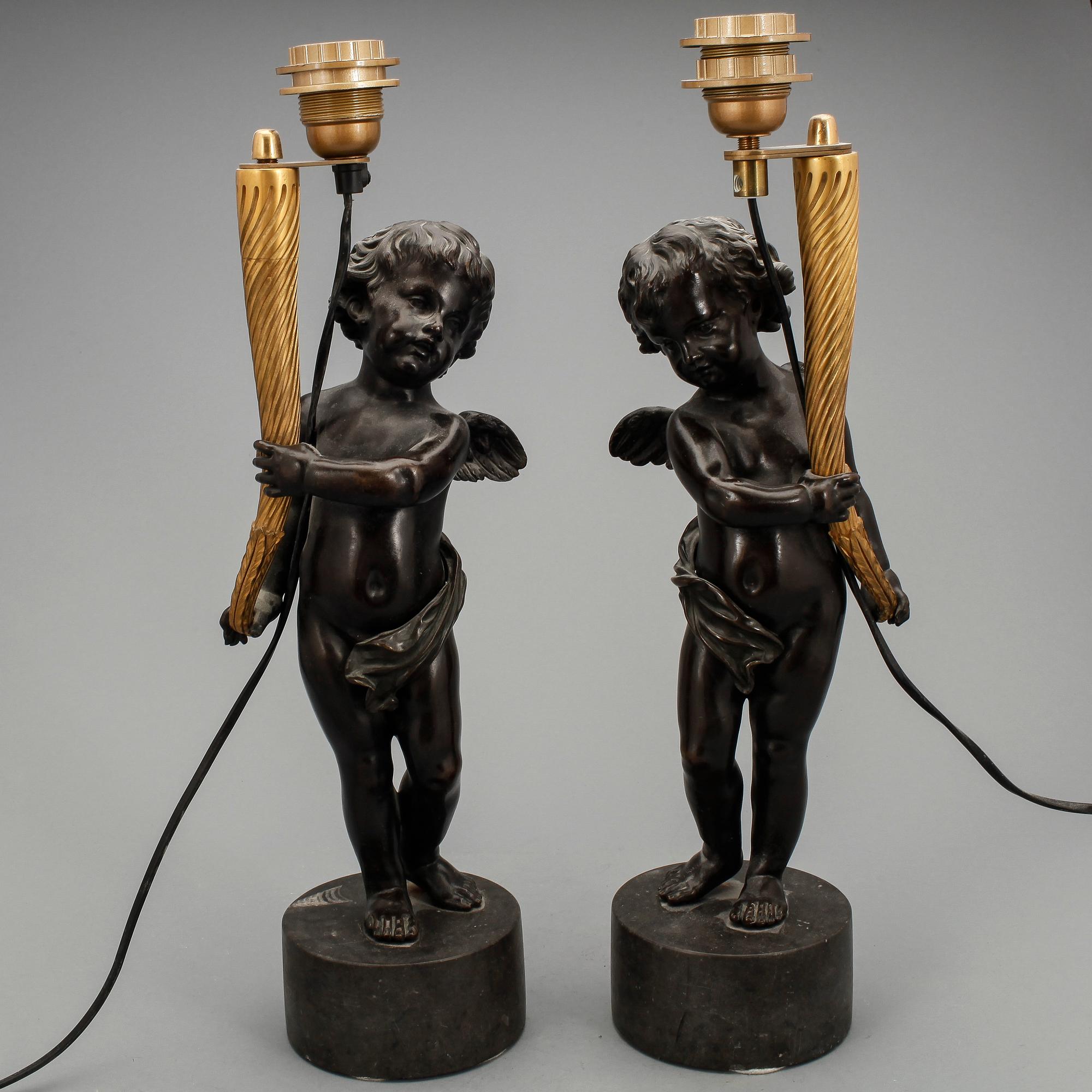 BORDSARMATURER, ett par, brons, Louis XVI-stil, 1900-tal.