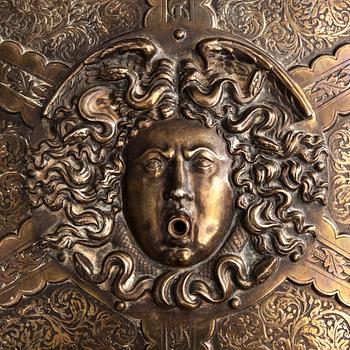 DEKORATIONSSKÖLD / DEL TILL SPRINGBRUNN, försilvrad metall, 1800-talets slut.