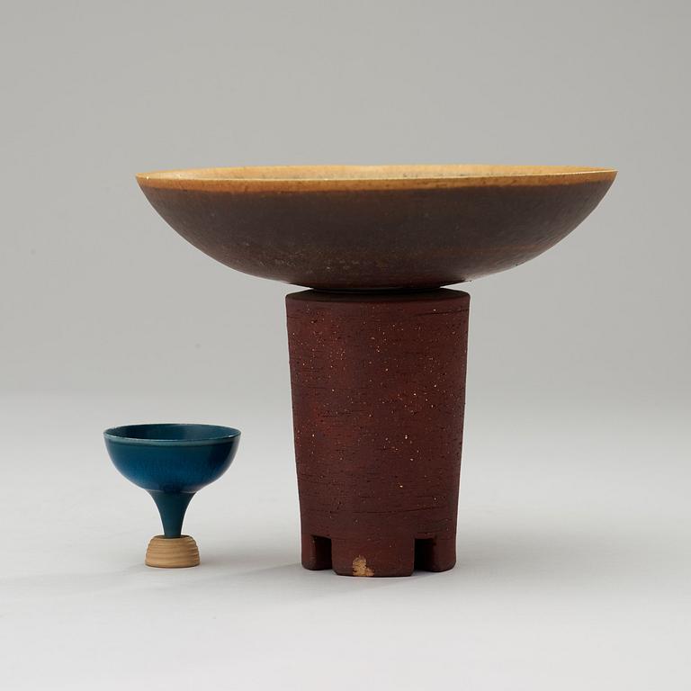 A Wilhelm Kåge 'Farsta' stoneware footed bowl and a 'Farsta Spirea' vase, Gustavsberg Studio 1950's.