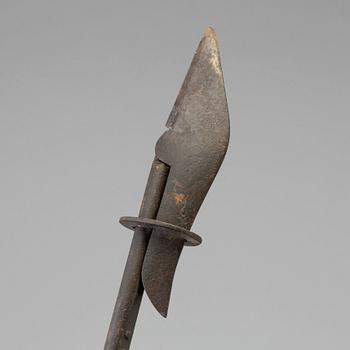 AN 18TH CENTURY IRON WHALE SPEAR.