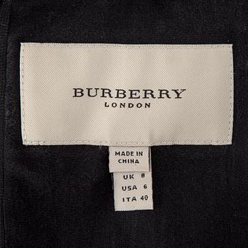 KLÄNNING, Burberry.