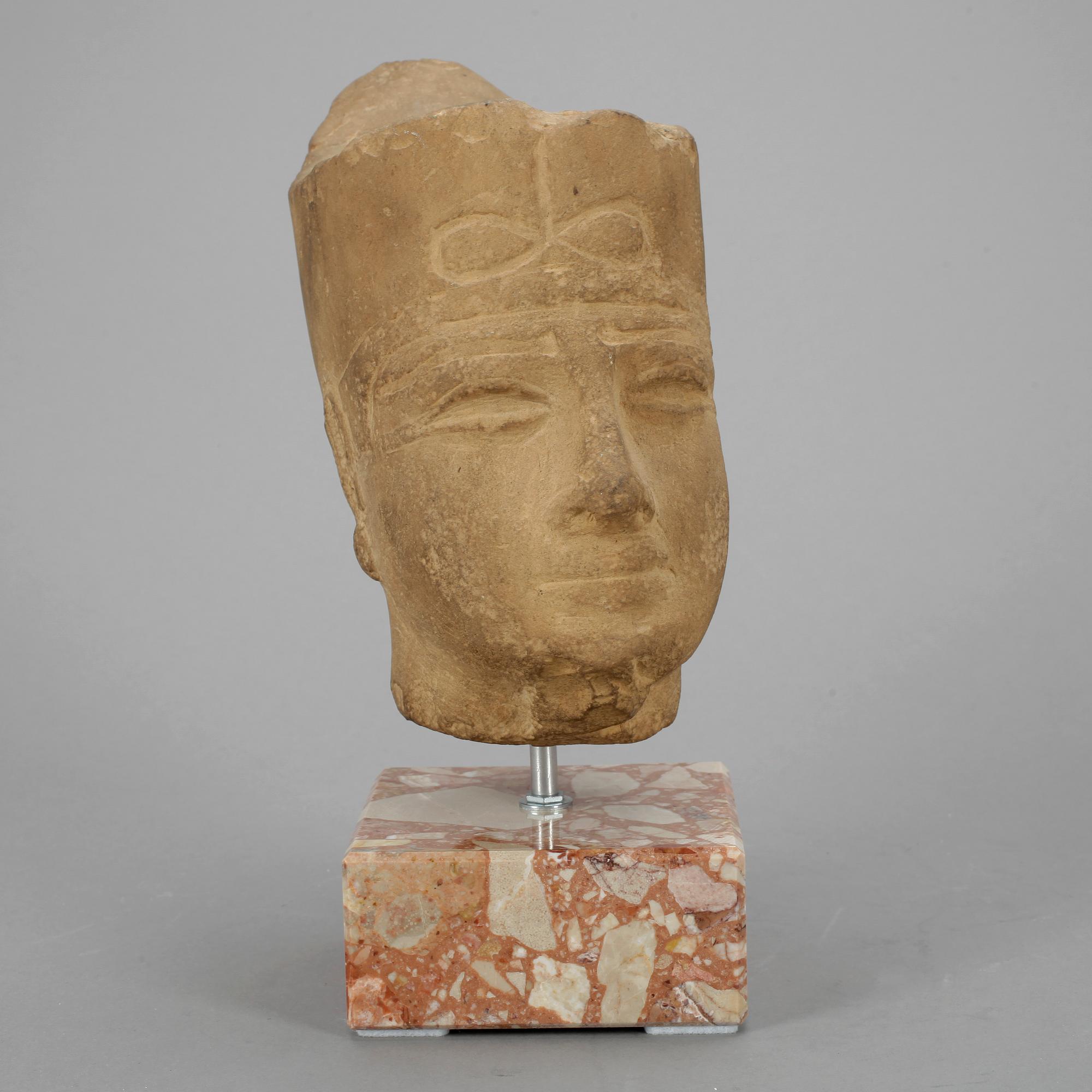 SKULPTUR / FRAGMENT, sandsten, Egypten.