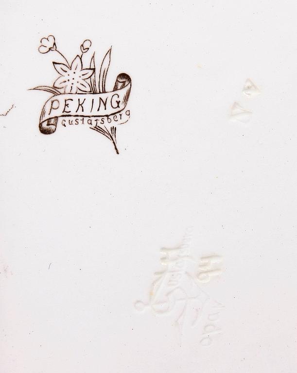 MATSERVIS, ca 33 delar. Porslin. Gustavsberg, modell "Peking". Olika år flertalet 1800-tal.