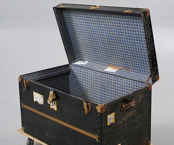 KOFFERT, 1900-talets första hälft.