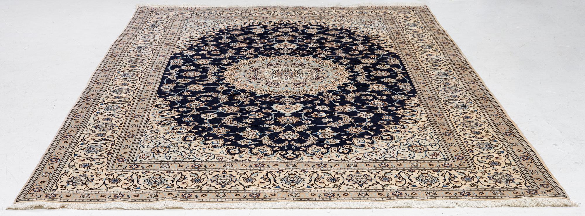 Carpet, Nain, approx. 313 x 205 cm.