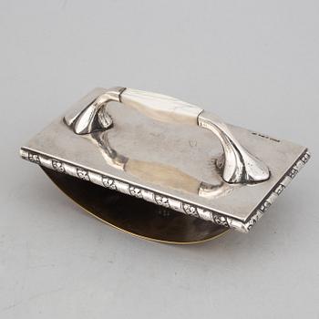 Atelier Borgila, 4 tändsticksfodral samt läskpappersvagga, silver, Stockholm 1922 samt 1939.