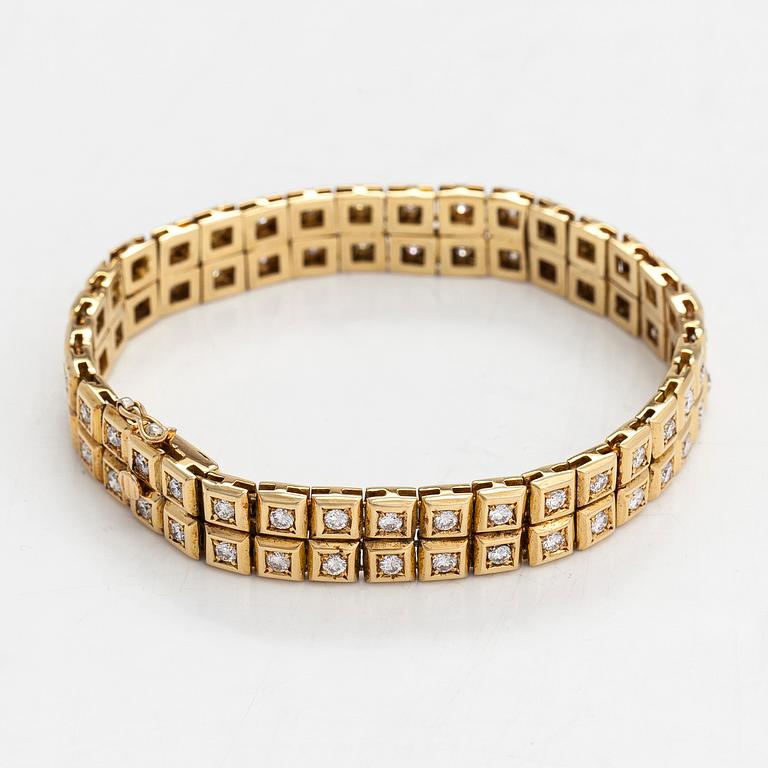 Armband, 18K guld med  briljantslipade diamanter ca 3.50 ct totalt. Med intyg.