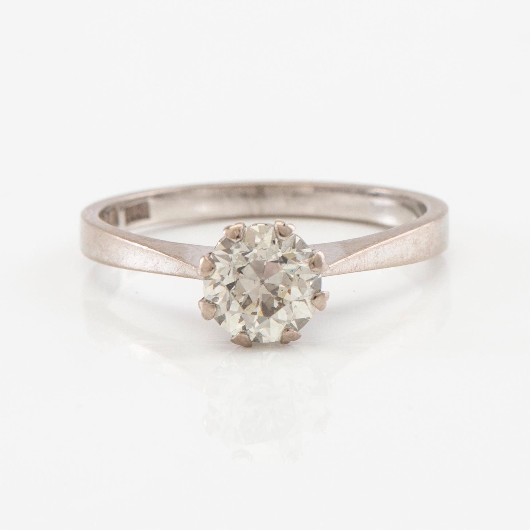 Solitaire ring in 18K white gold with a Very Faint Light Green diamond approximately 1.10 ct.