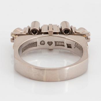 Claës Giertta ring 18K vitguld med runda briljantslipade diamanter.