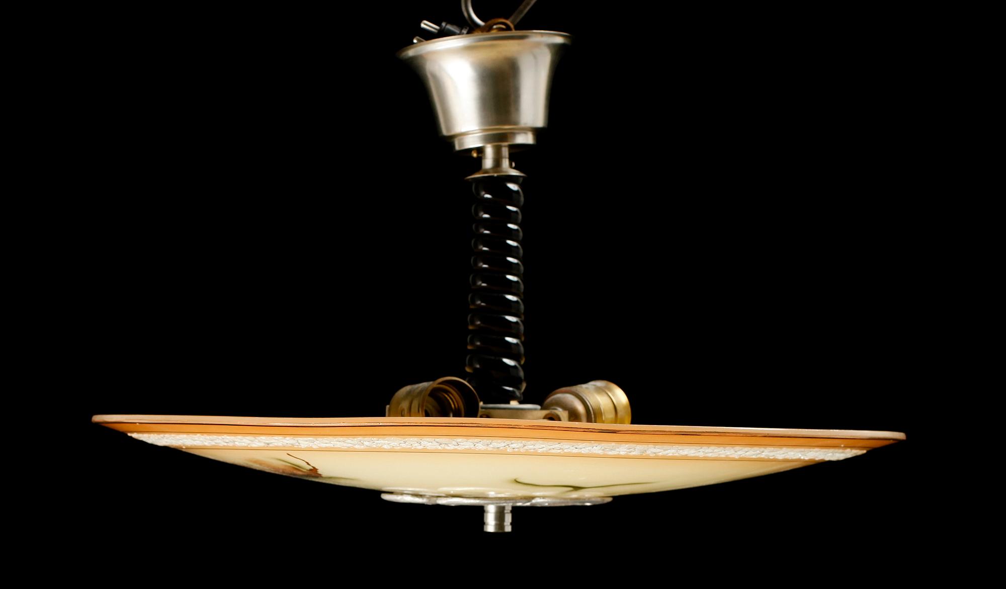 TAKLAMPA, 1900-talets första hälft. H 30.