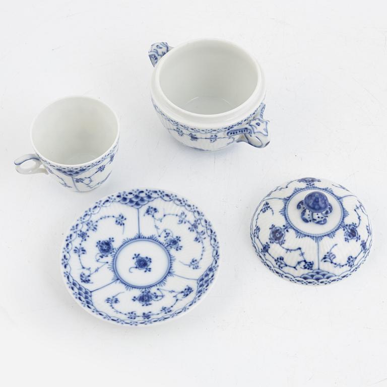 Royal Copenhagen, 13 porcelain pieces, 'Musselmalet', Denmark.