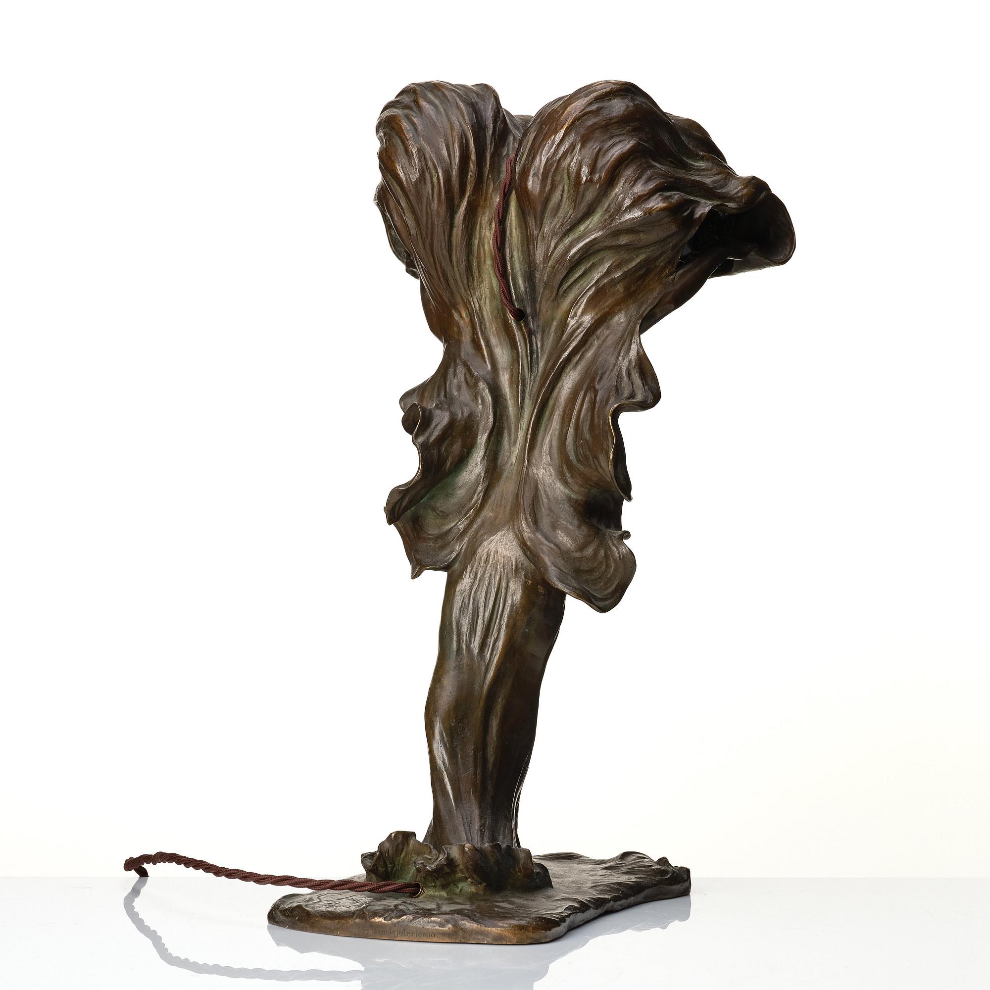 Sven August Adolf Jonsson, an Art Nouveau patinated bronze table lamp, AB Förenade Konstgjuterierna, Stockholm ca 1900.