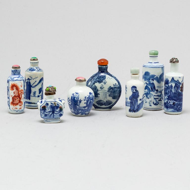 Eight Chinese blue and white porcelain snuff bottles, 20th century.