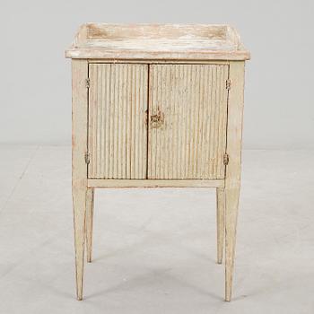 POTTSKÅP, gustaviansk, 1700-talets slut.