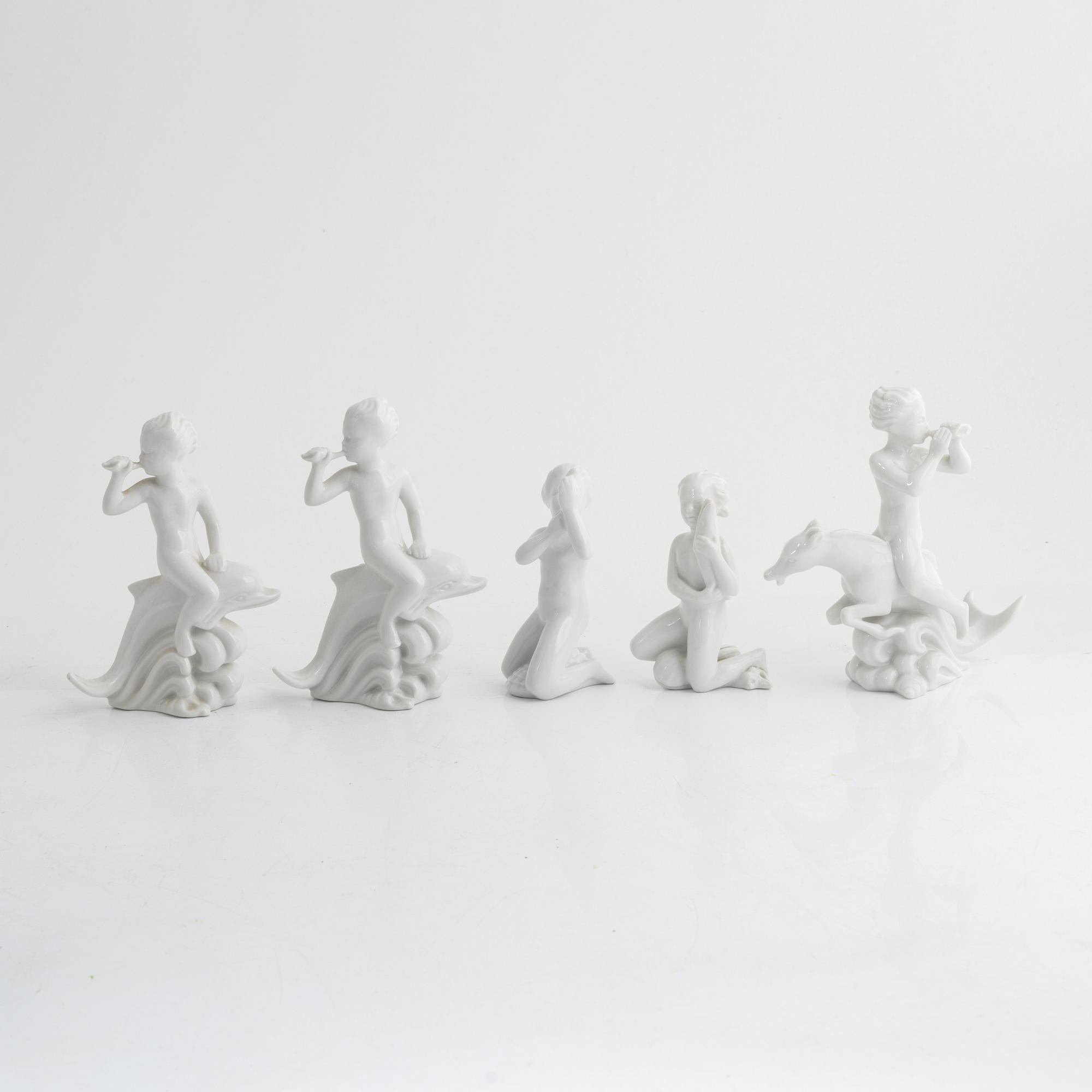Harlad Salomon, twelve porcelain figuries and three dishes from the series "Skärgårdsdröm", Rörstrand, Sweden.