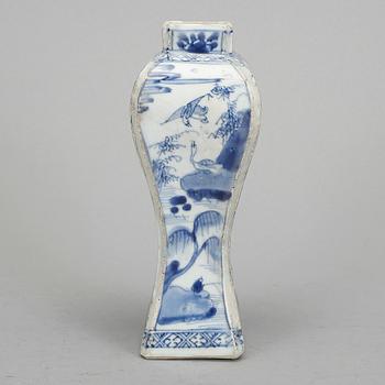 VAS, porslin, Kina. Kangxi 1662-1722.