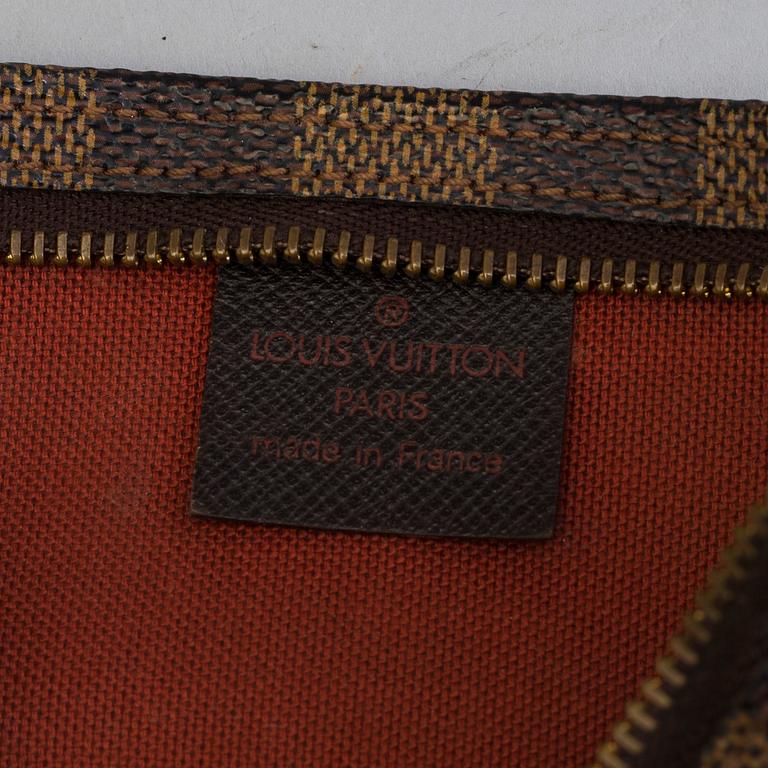 LOUIS VUITTON, a Damier Ebène hand bag.