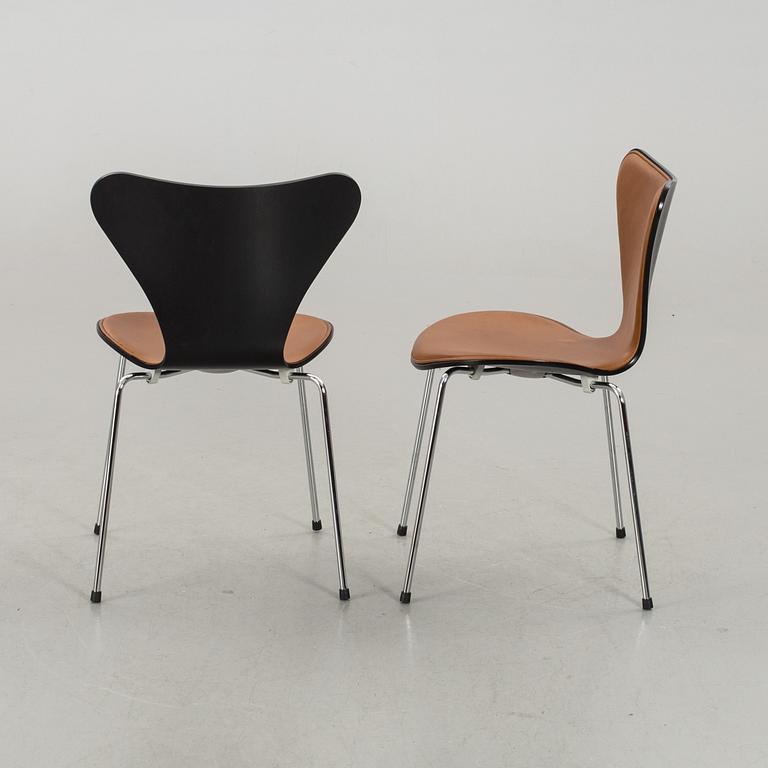 TWO "SJUAN" CHAIRS BY ARNE JACOBSEN.