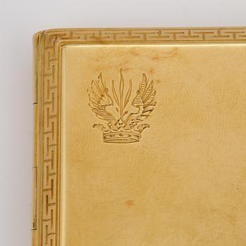 An 18K gold cigarette box.