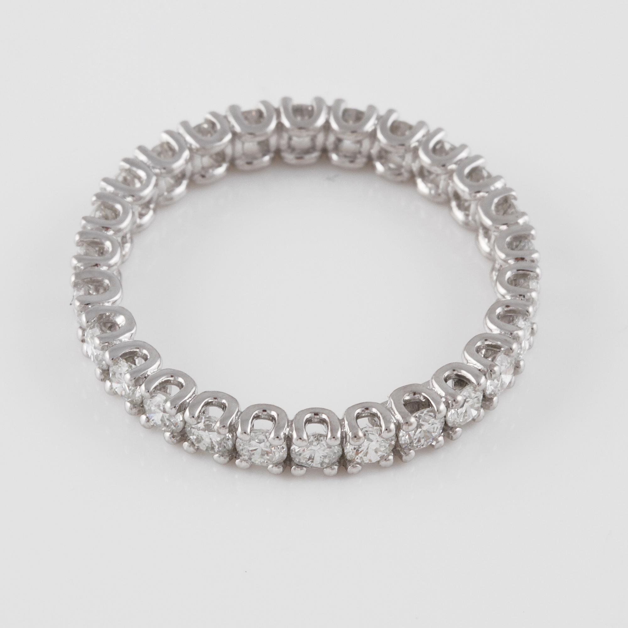 RING, 18K vitguld med briljantslipade diamanter ca 1.20 ct. Vikt 2,0 gram.