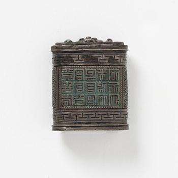 A set with two textile fragments, a scroll and a parfume box, Qing dynasty.