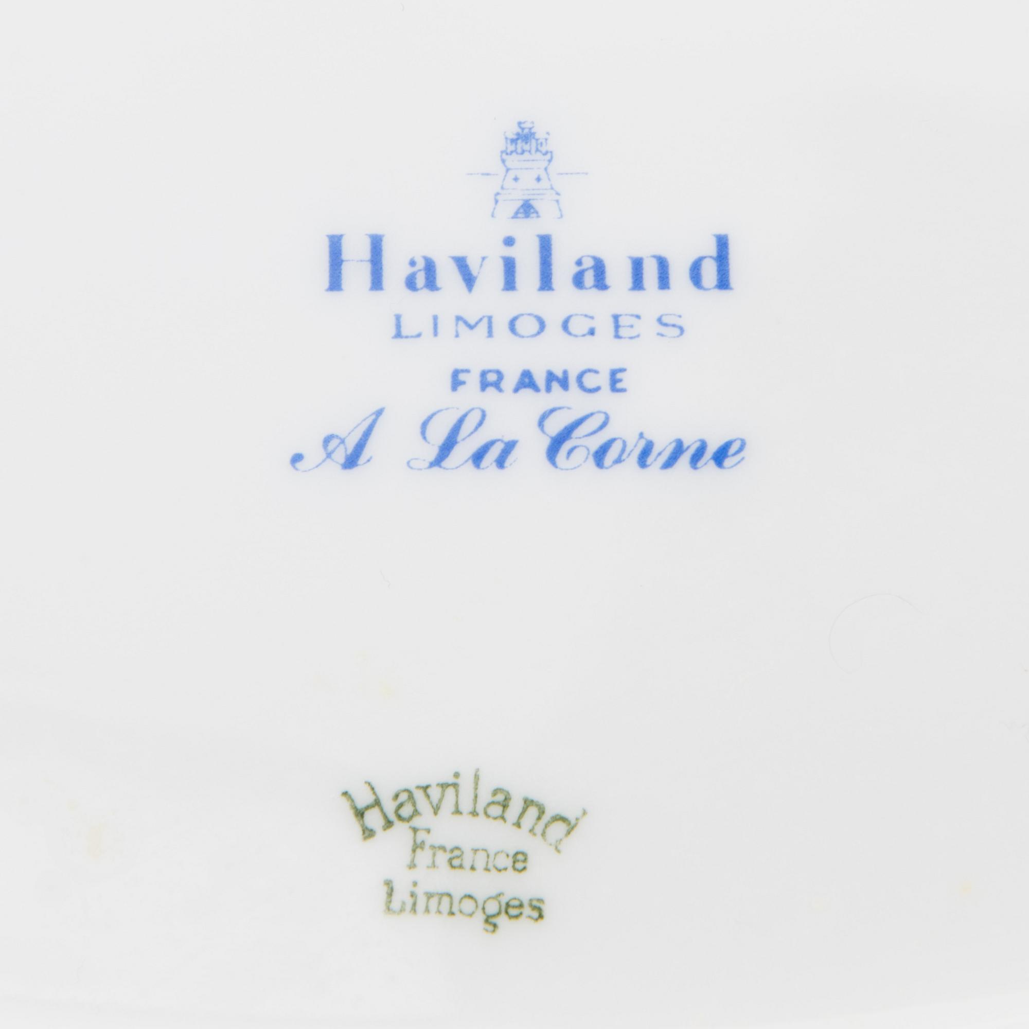 A SET OF 39 PCS PORCELAIN TABLEWARE by Haviland Limoges, France 1950s.
