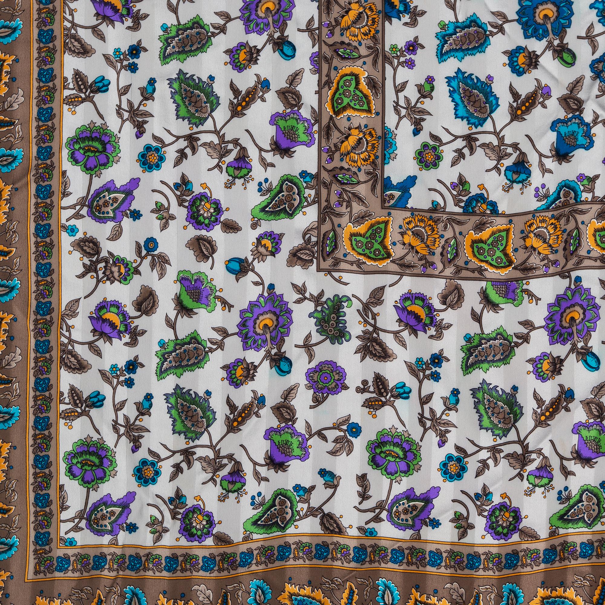CÉLINE, a silk scarf.