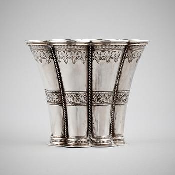 BÄGARE, sterlingsilver, A Michelsen Köpenhamn, svenska importstämplar, 1947. Total vikt ca 440 gr.