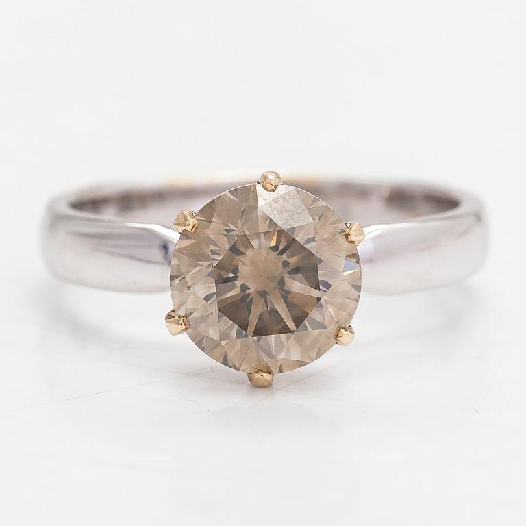 Ring, solitär, 14K vitguld med briljantslipad diamant ca 2.54 ct enligt intyg.